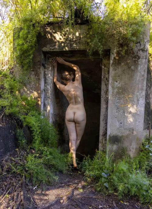 Naked amongst war bunkers in Sydney 
