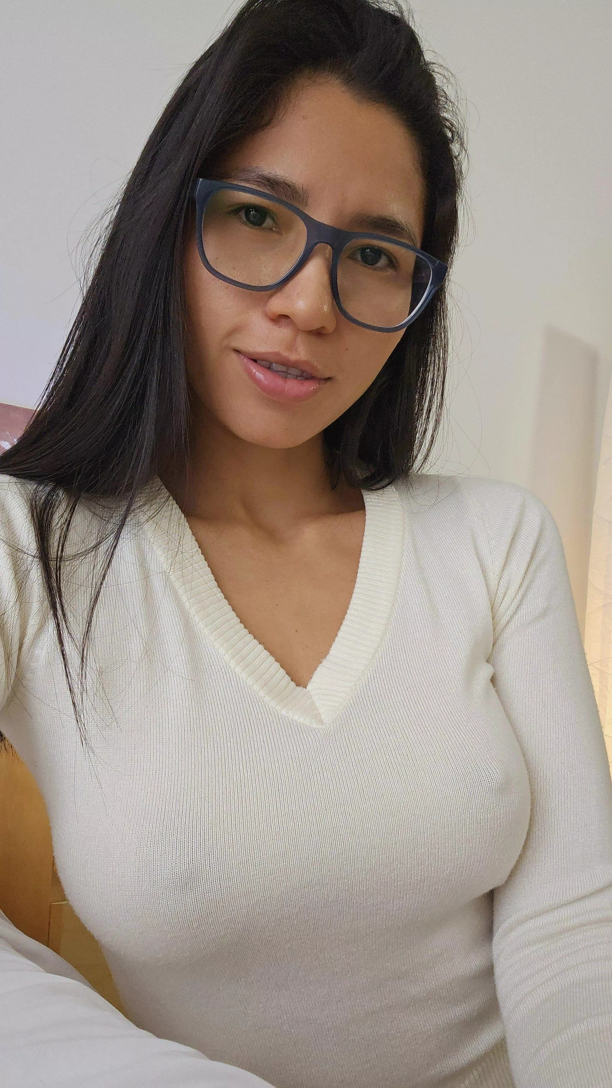 No bra in white is a whole vibe