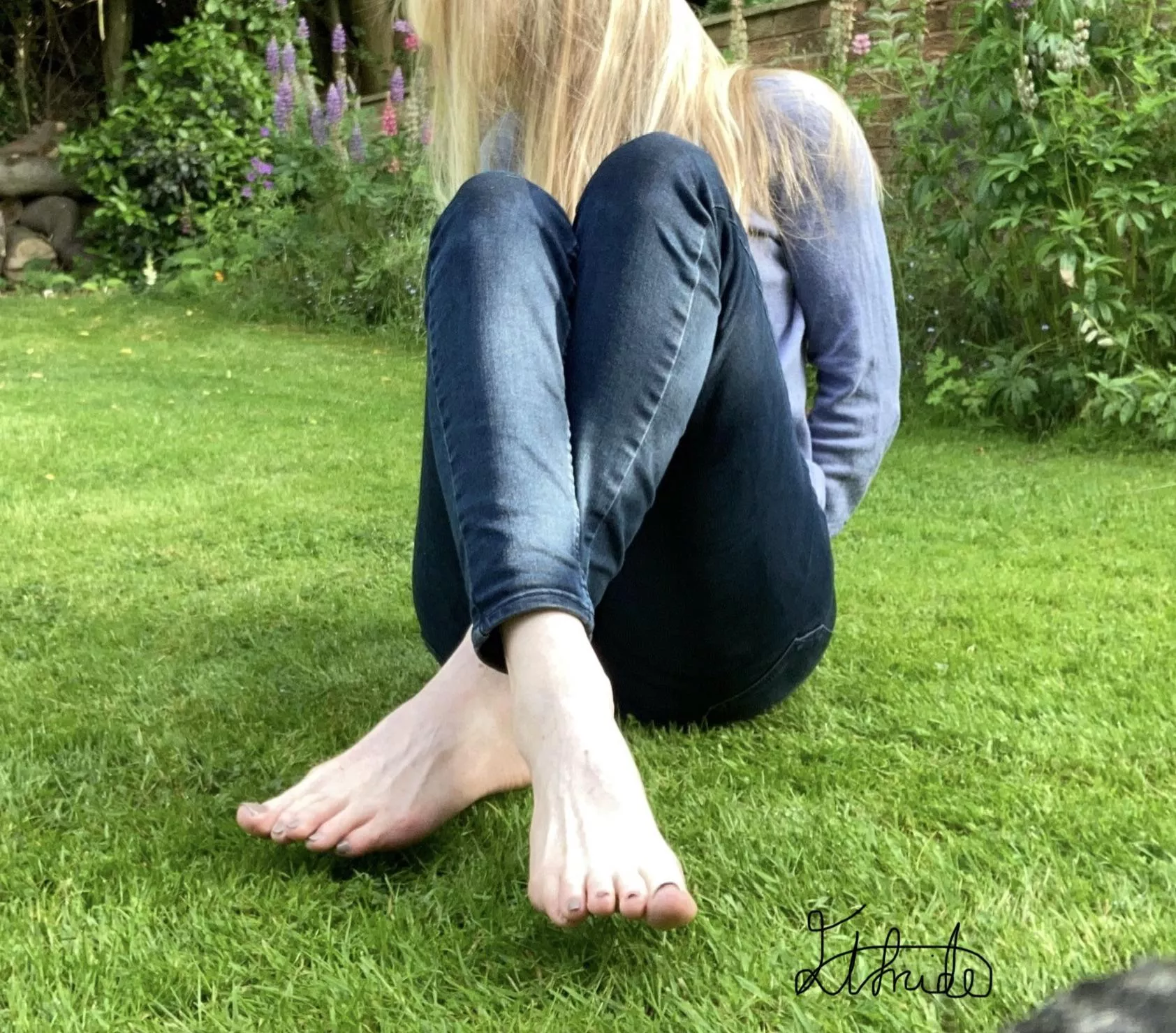 Pale feet