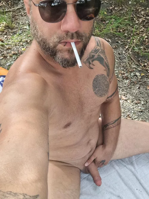 S(m)oke some Trees and waiting for my Date for a little Fun Outdoor 