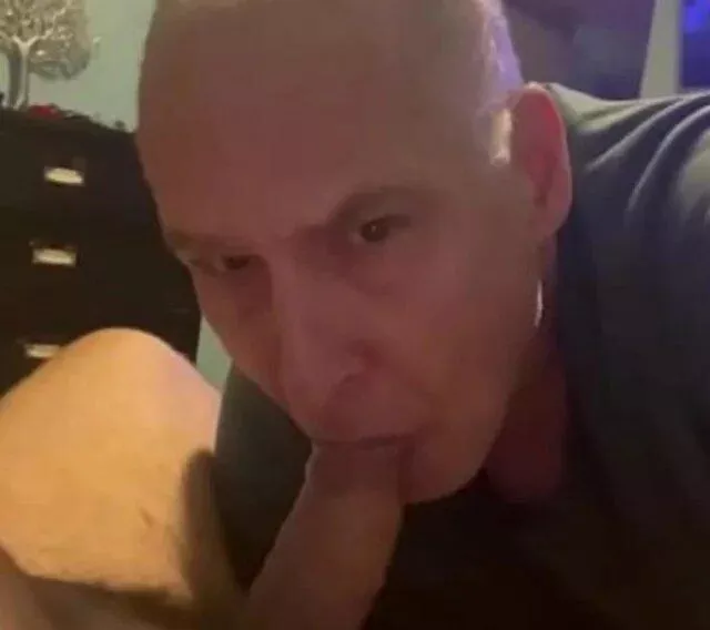 #BiBottomCockSucker has a Mouthful of COCK!