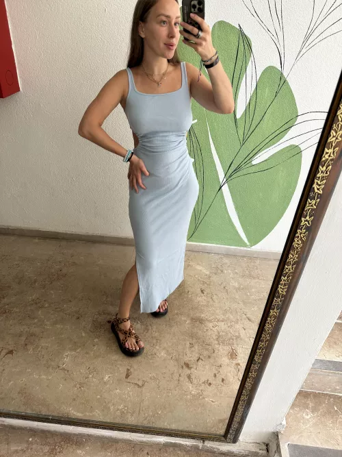 Blue dress + blue eyes sounds amazing