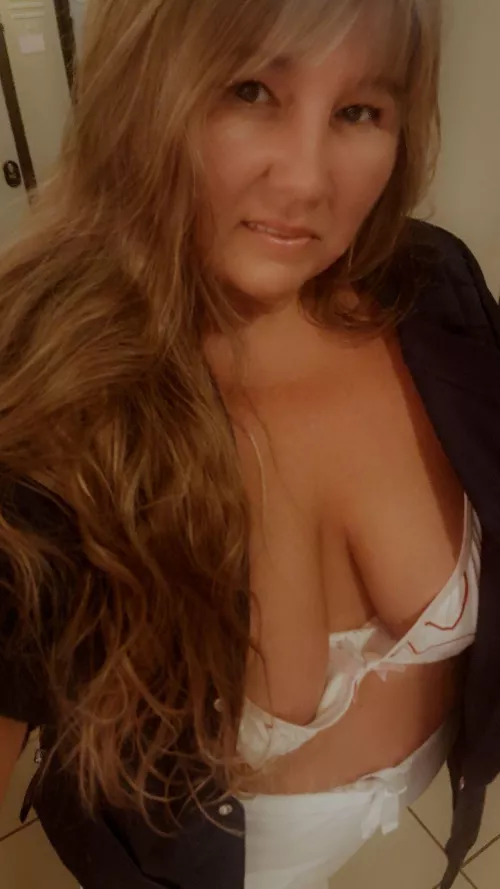 Flash u Friday...naughty at work 😜