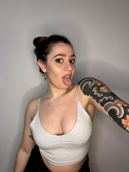 Formidable girls make formidable armpits