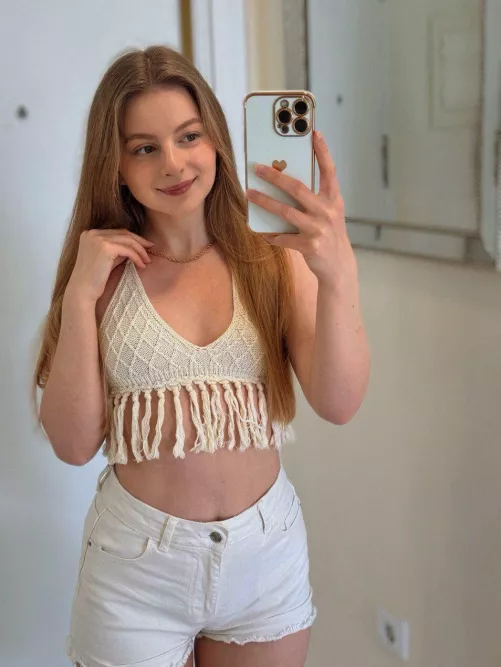 Love taking selfies, do you like this one