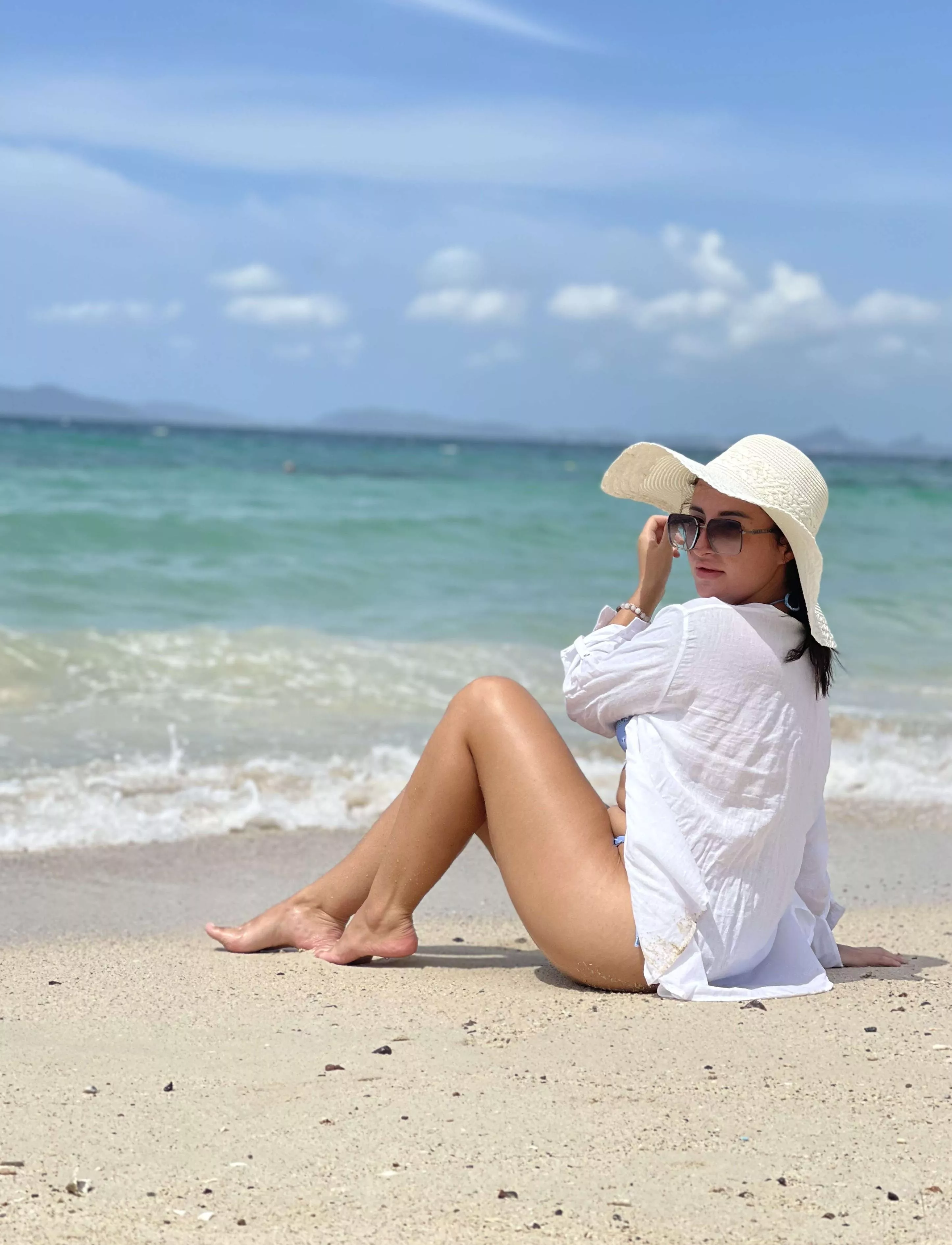 Since everyone liked the hat so much I decided to take another photo with her and share