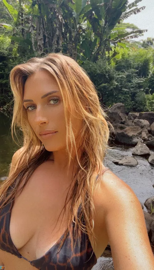 The hottest, most adventurous insta you’ll ever follow @honeybabelia