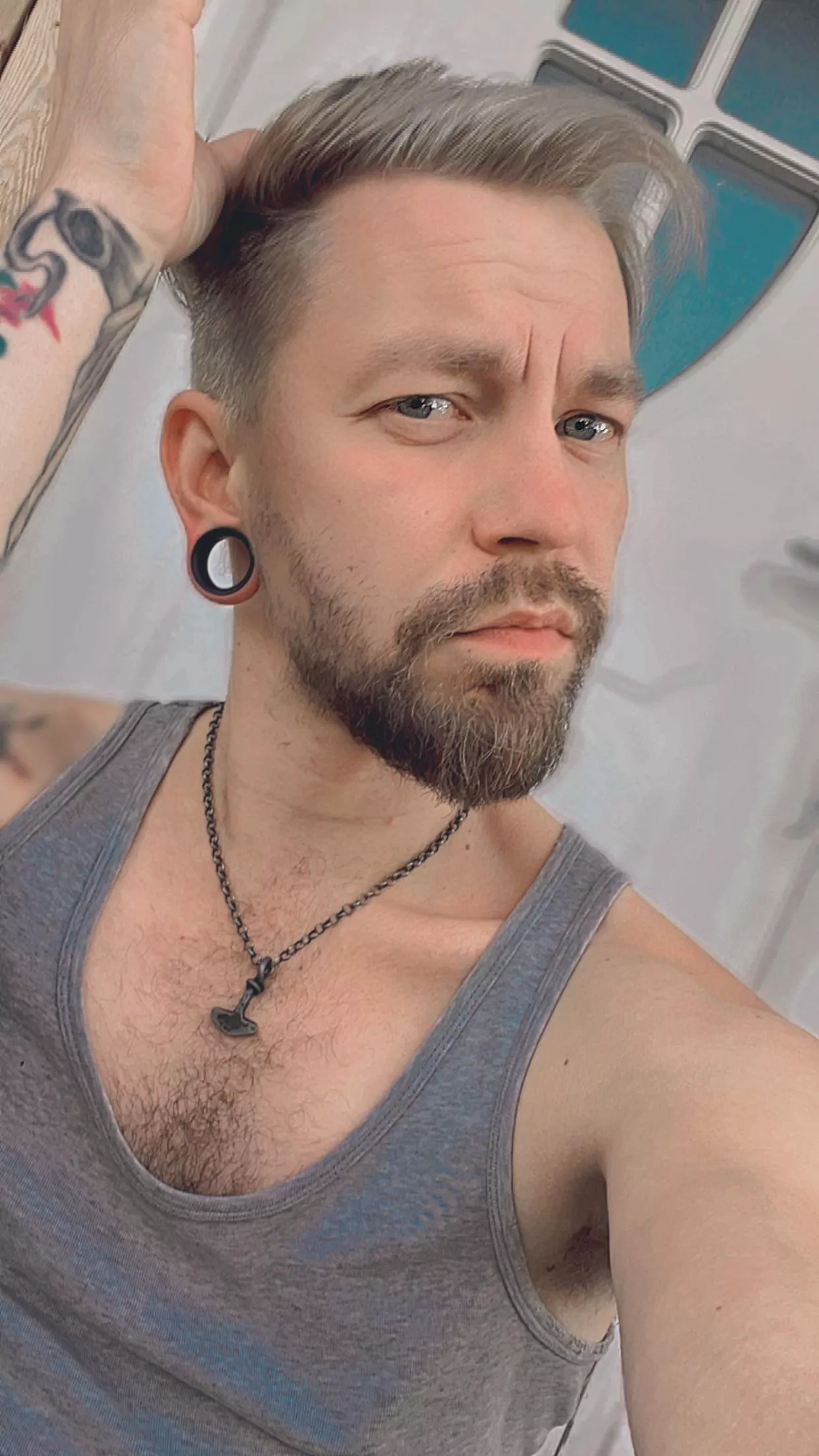 Wanted to try something new. Hello old man hair 👴🏻 