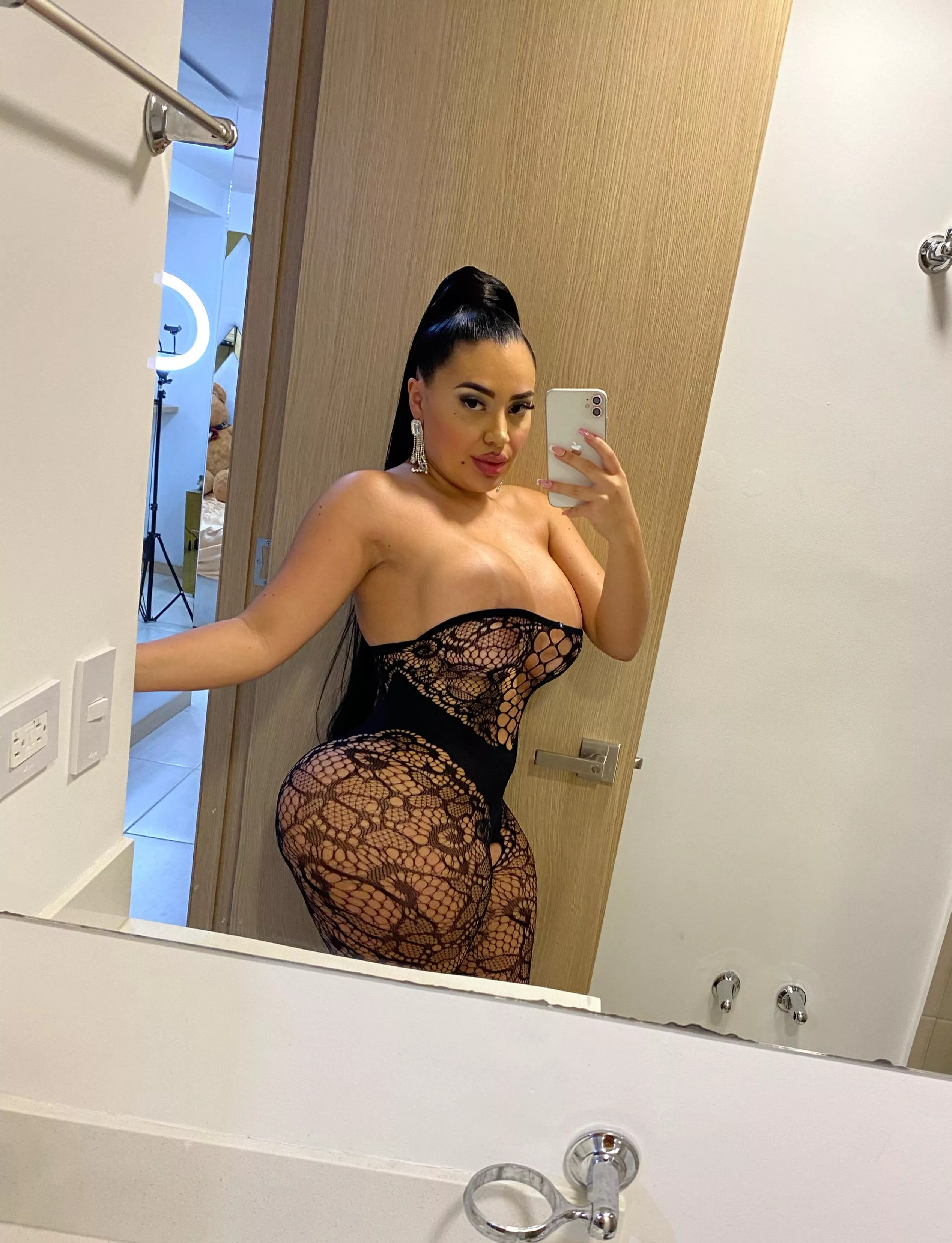 Young wife looking for a wild adventure here