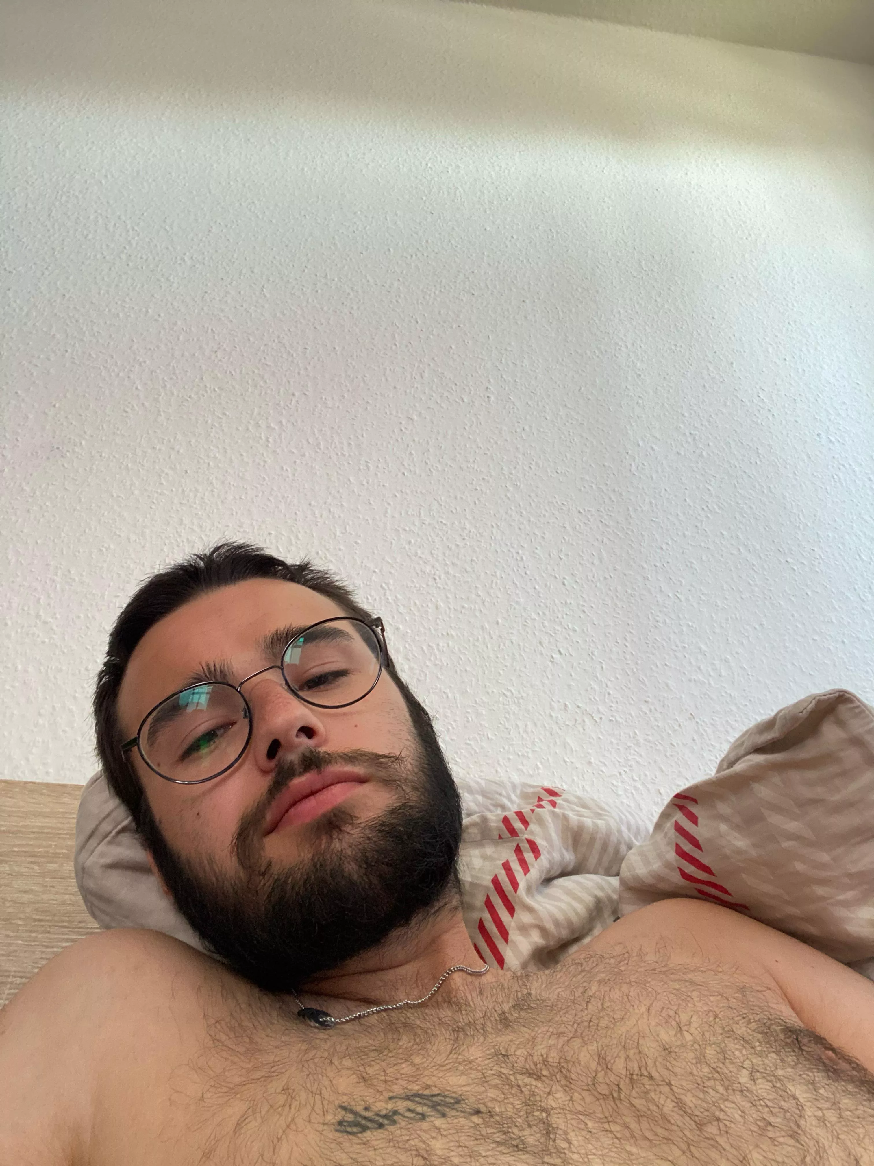 22 hmu with face. Looking for bromance @iansimsala3004