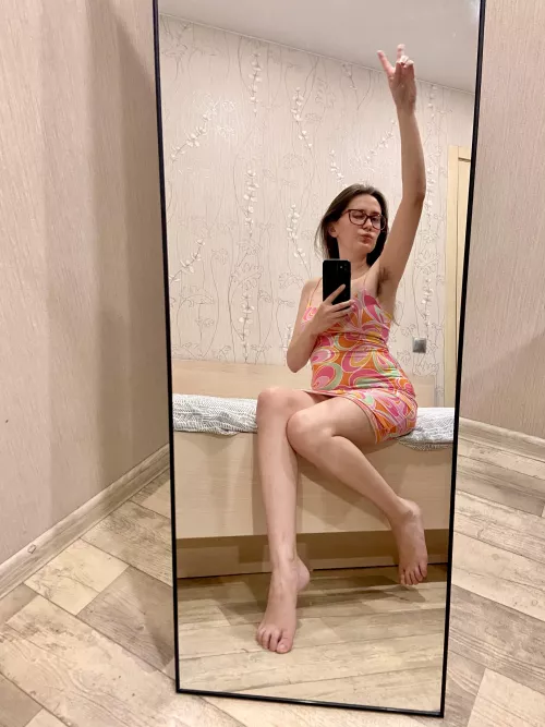 I always choose such dresses to show off the beauty of my hairy armpits
