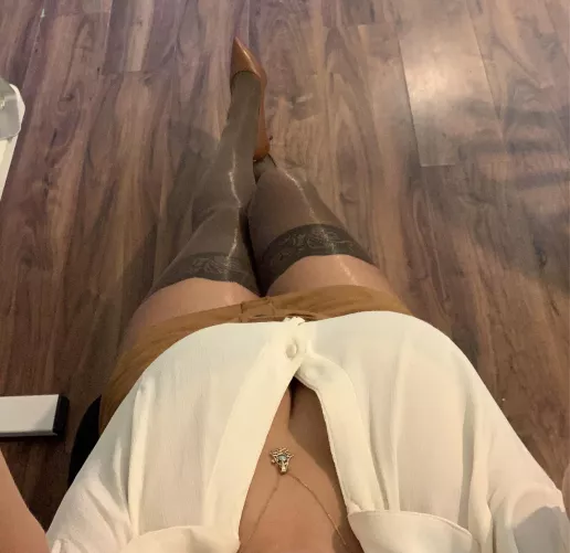 Office trouble: ur POV giving me a shoulder massage 😉