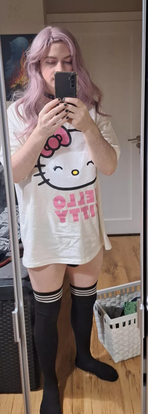 Really love cozy big T-shirts :3