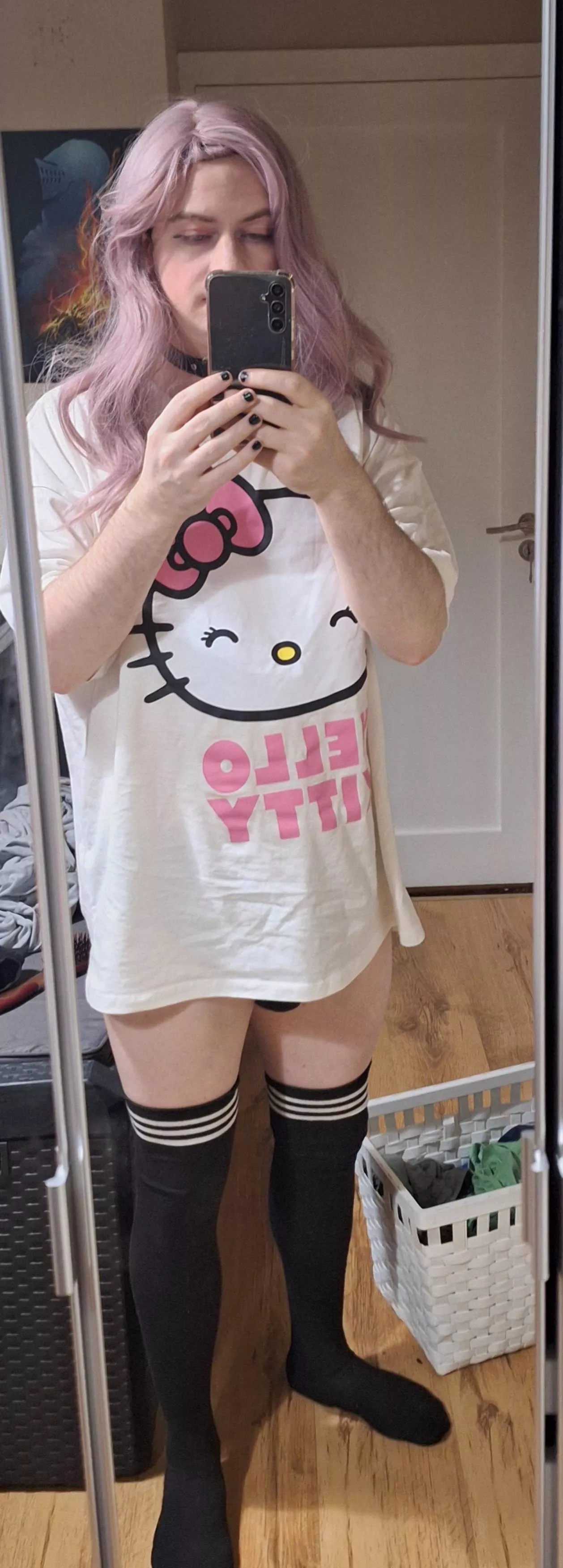 Really love cozy big T-shirts :3