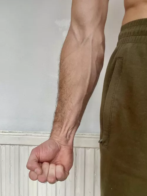 We still enjoying forearm pics? 