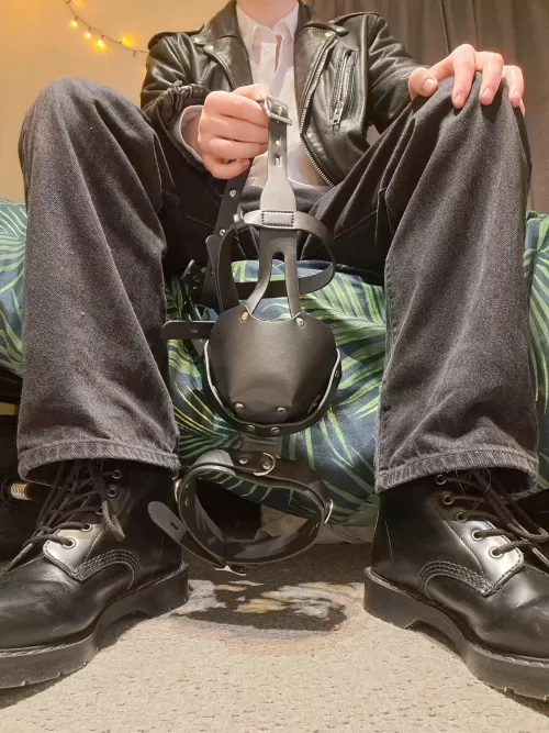 Be a good boy, put the muzzle on.