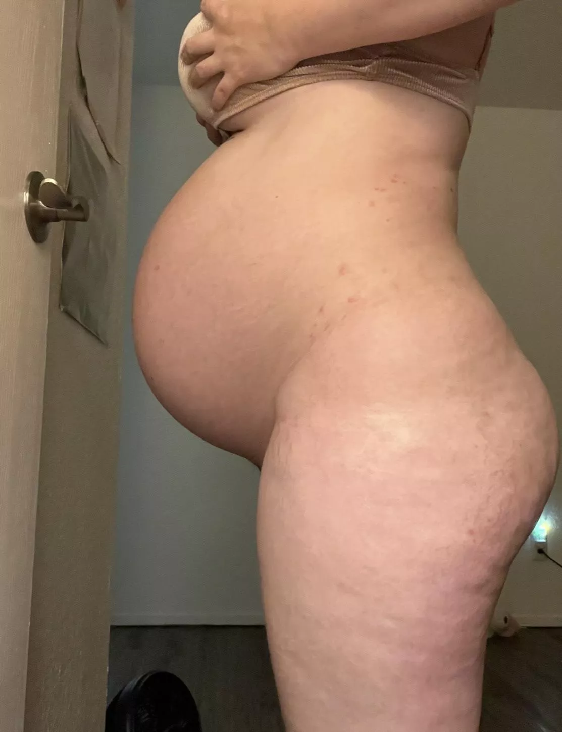 final week of pregnancy before my due date!! ;) how late do you think i’ll go?!