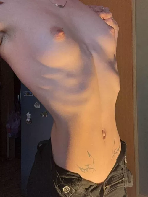 Just a fun-sized girl with a pretty touch