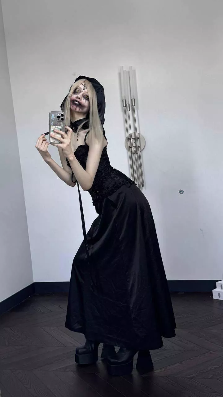 My Bela Dimitrescu cosplay (YourSmallDoll)