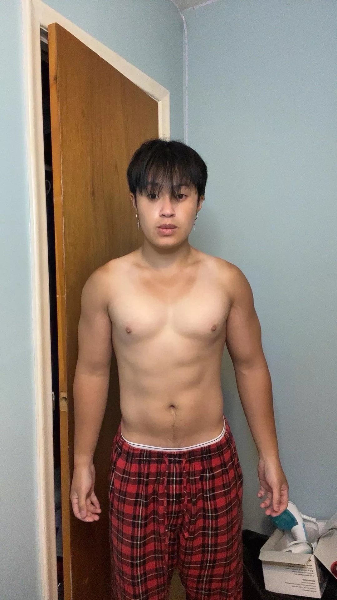 Never Know What To Do With My Hands In Pics 😅