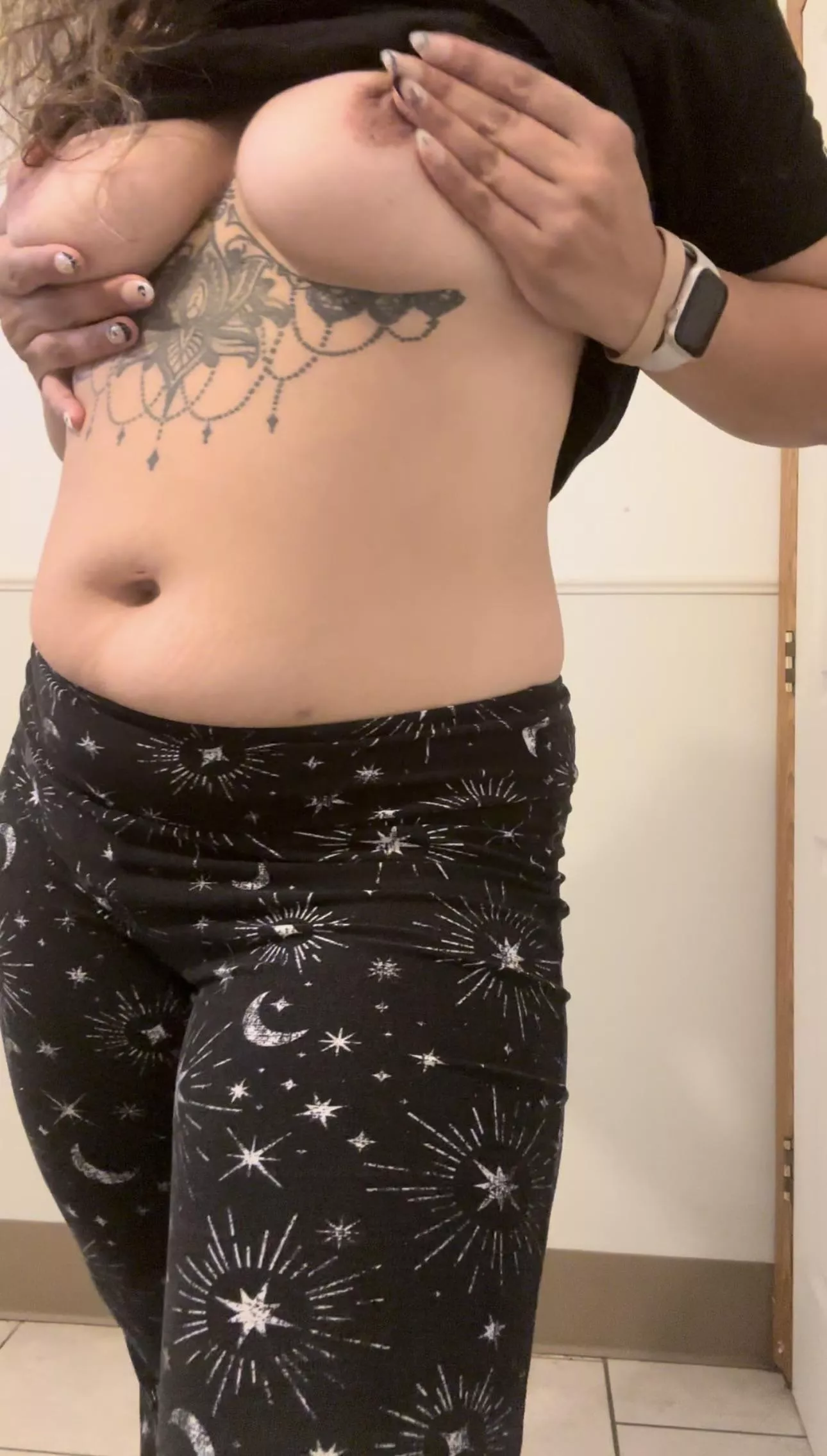 Perfect body on this light skinned goddess 