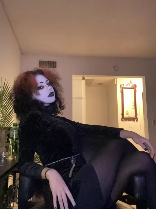 Goth Babe Here To Please (@gothgamergirly) [Onlyfans] 