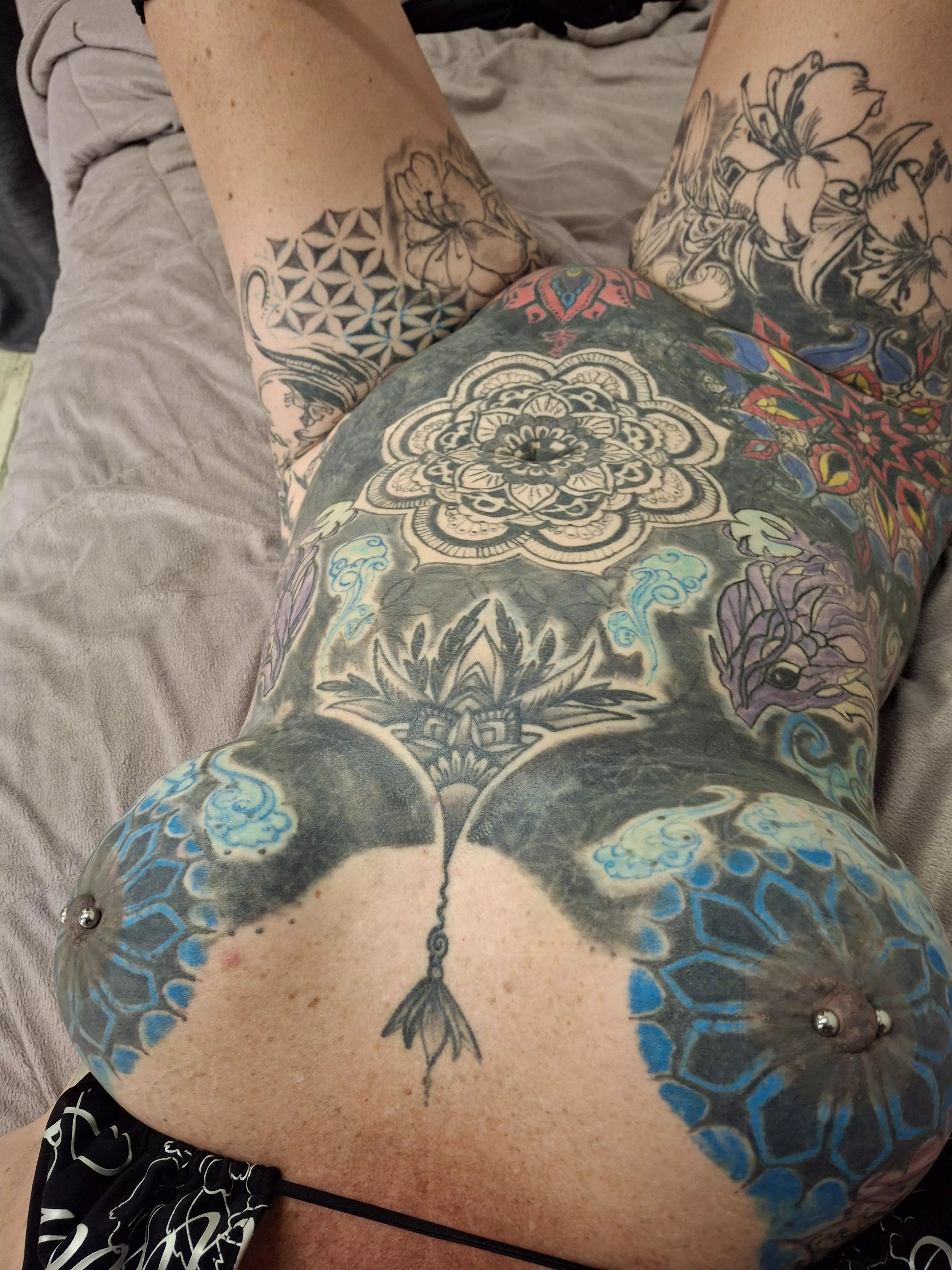 I got my pussy tattooed on the inside yesterday and got to record it.