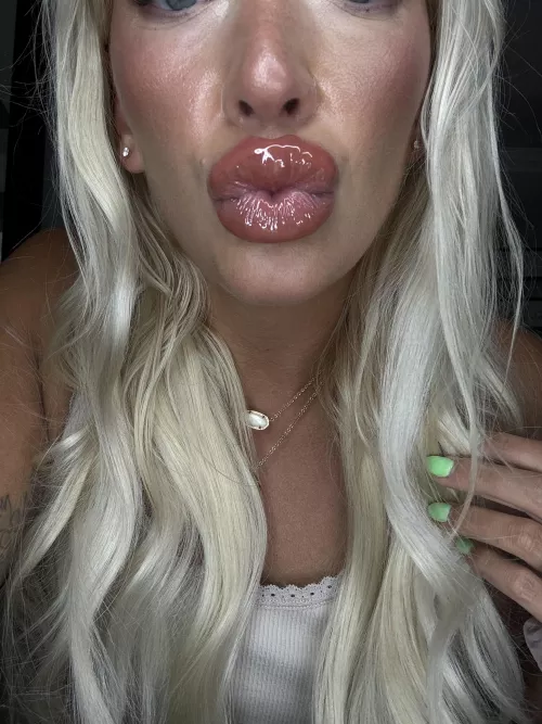 Neon green giving me summer vibes still here in the US