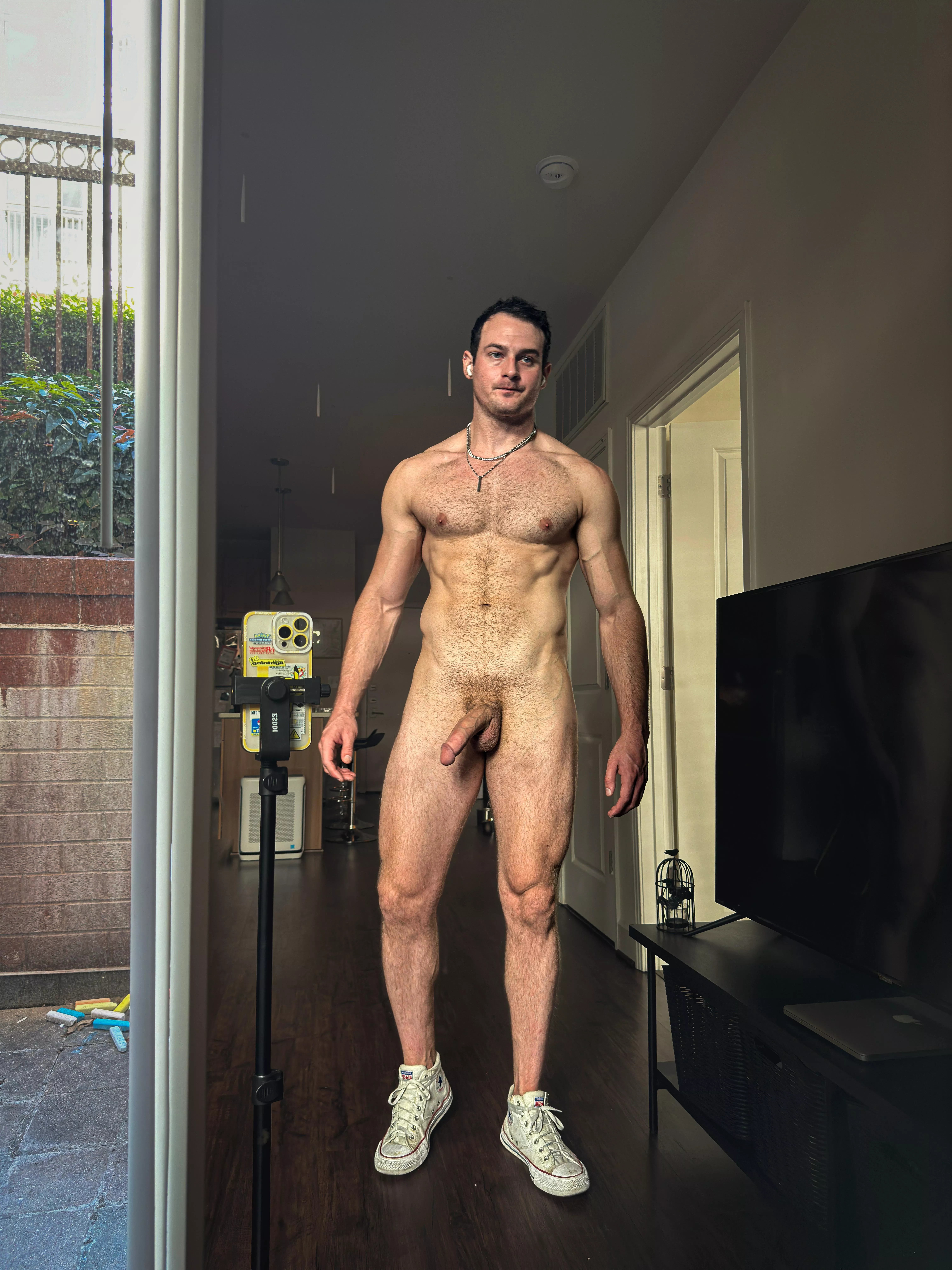 Spent the entire gym session hiding my hard on 