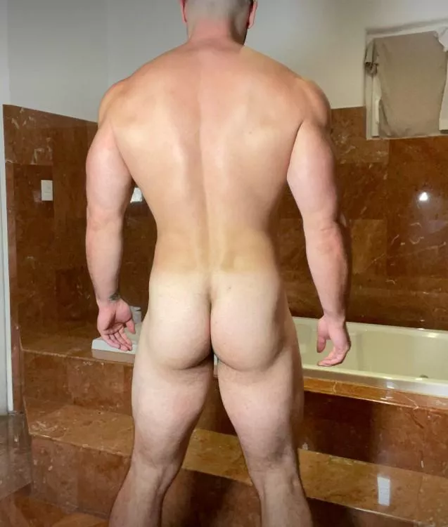 The squats PAID OFF...but more importantly the whole body is symmetrical. Do you agree?