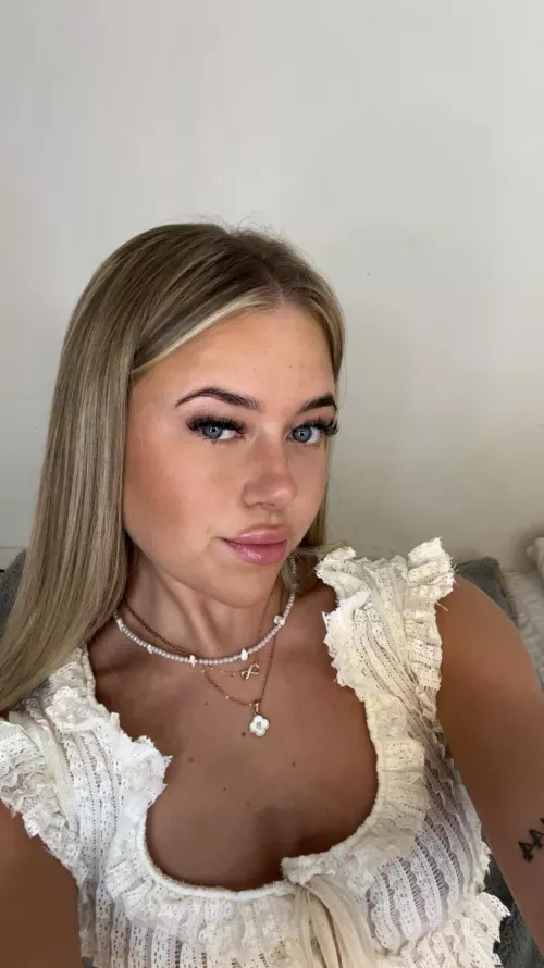 ur trophy blondie hehe