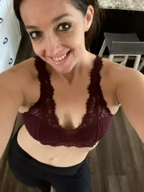 Would you meet this 40yo in the kitchen?
