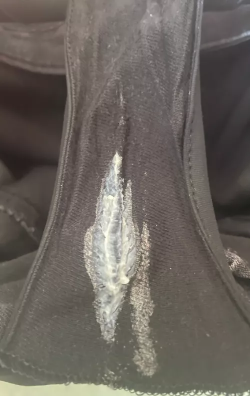 Y/N Can a woman who wet her panties like that every morning have the right to be married?