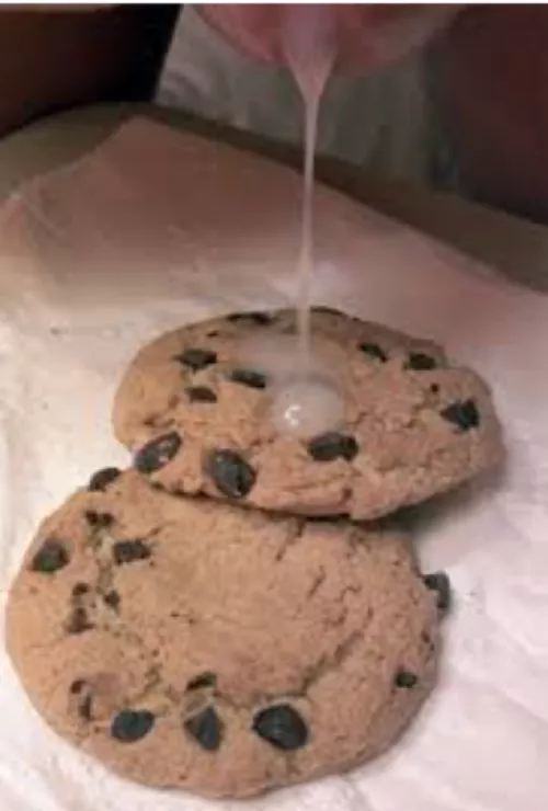 Cum on chocolate chip cookies 🍪