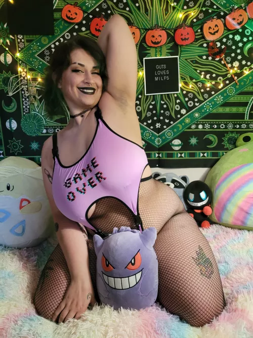 I'm always happiest when i'm showing off my hairy pits :3