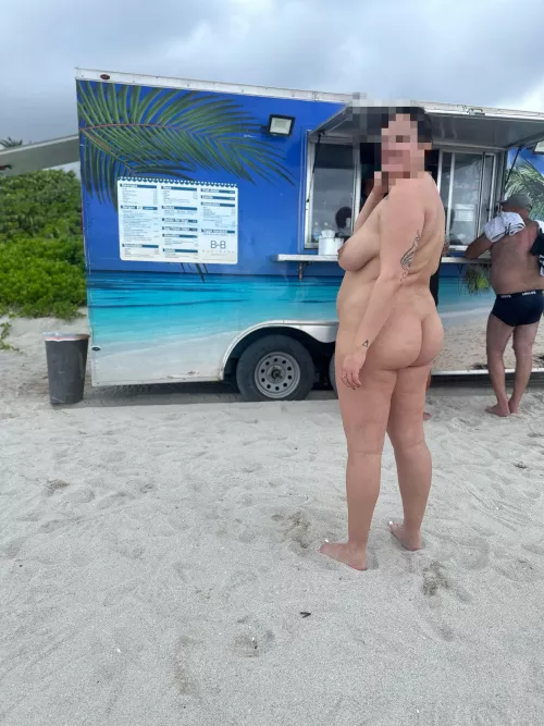 We are so lucky to have this food truck on the beach 