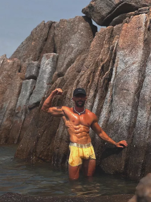 When a beach day turns into an NSFW photoshoot