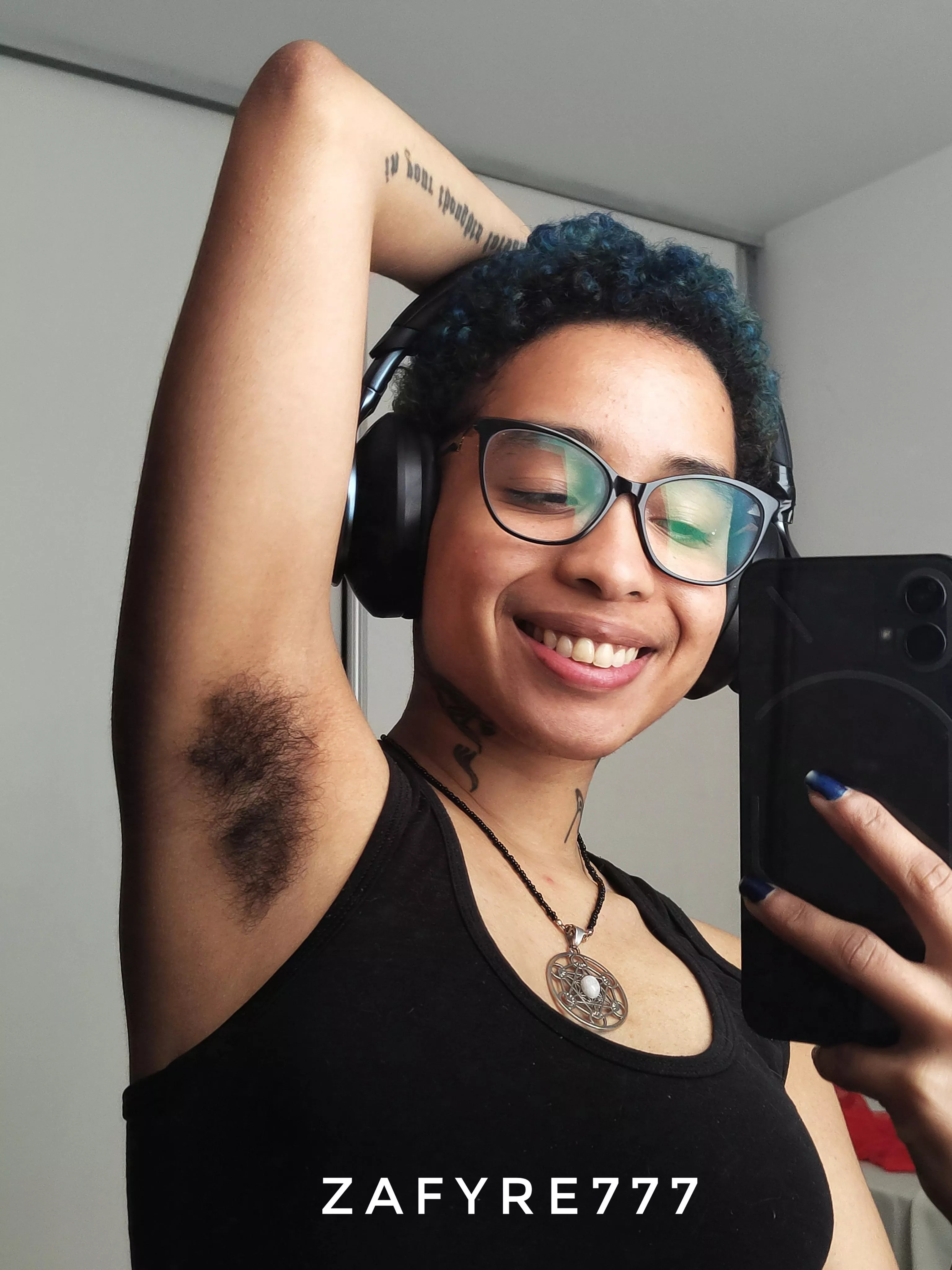 Afro hairy armpit! Pretty proud of my jungle;)