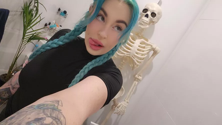 Byyyeee Mr. Bones, I gotta go to workies. Eww