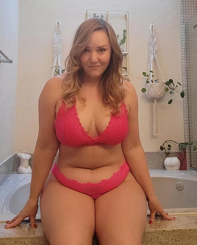 Do you have what my curvy Mombod needs? [F50]