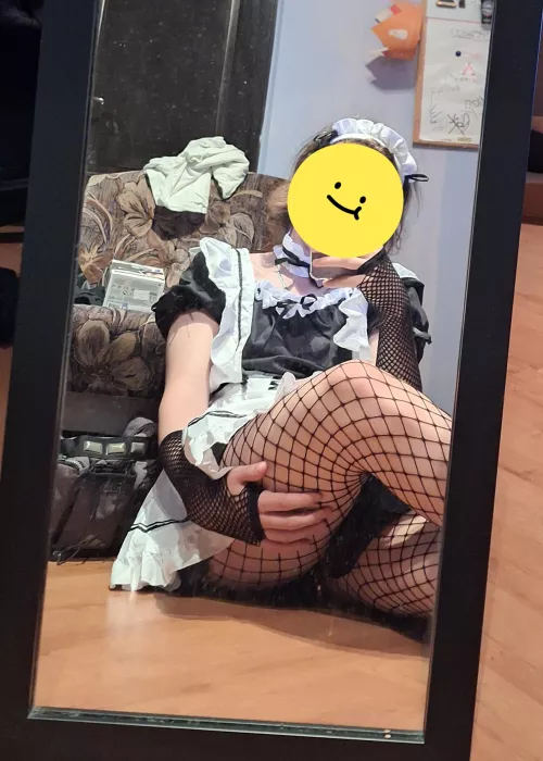 Hewwo little maids >:3