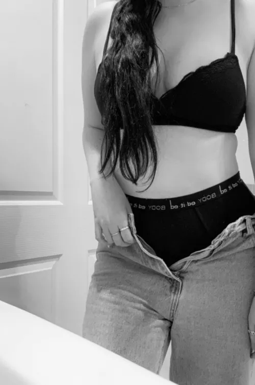 Netflix n chill o’clock ⏰ [F] 