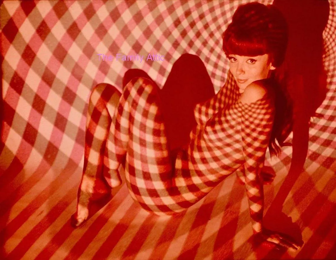 Psychedelic Girl Checkerboard in Coogan's Bluff (1968):