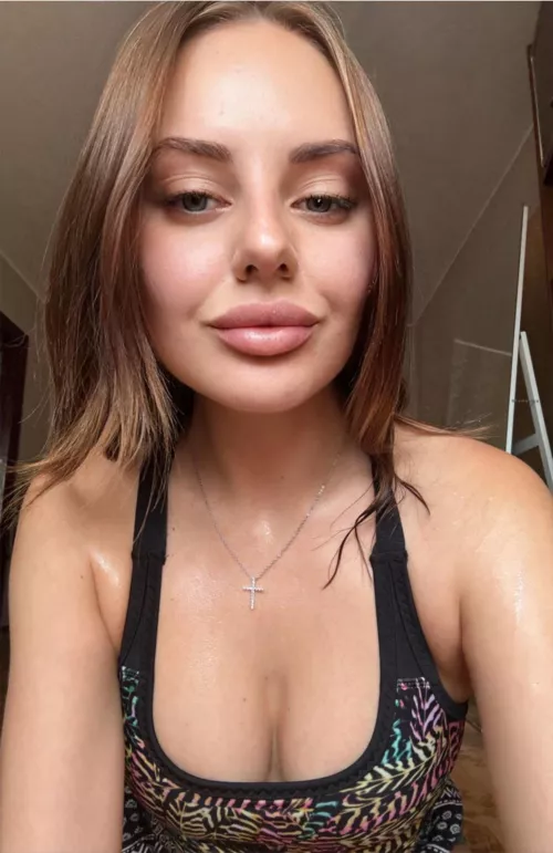 Tell me that isn’t the craziest boob sweat you have ever seen