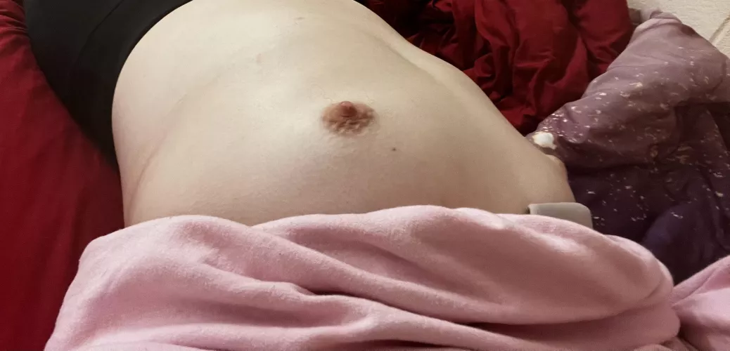 DM me if you want to see more of this flat chest ;)