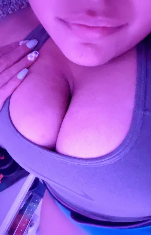 Help me stretch before my workout?