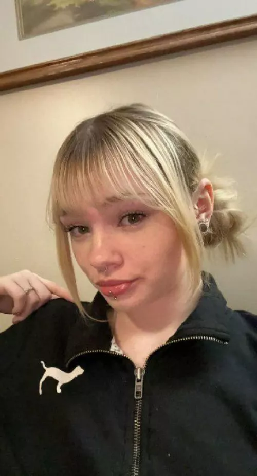 I look even better up close, don’t I? 😘