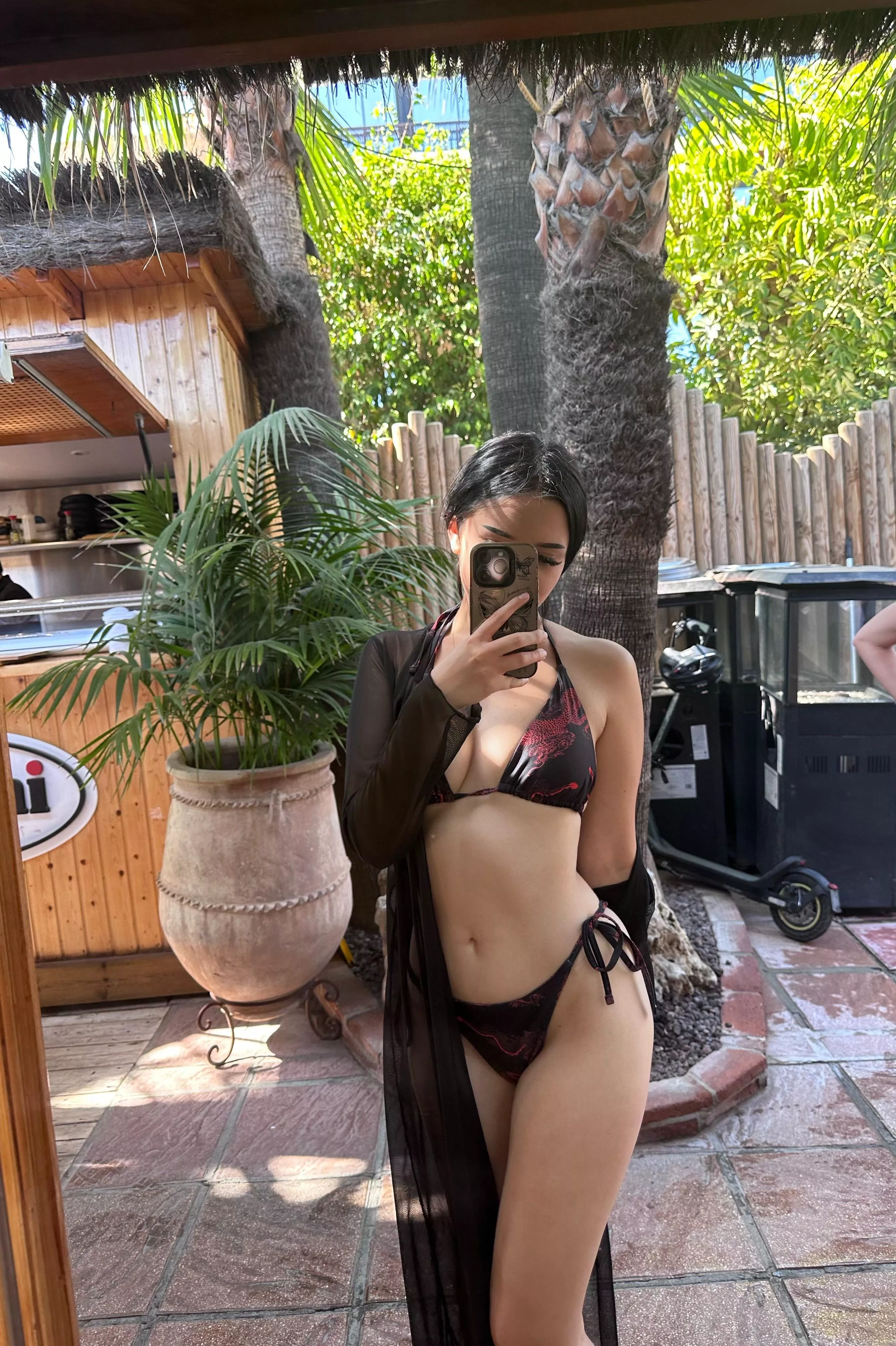 I'm in the mood to take cute selfies.