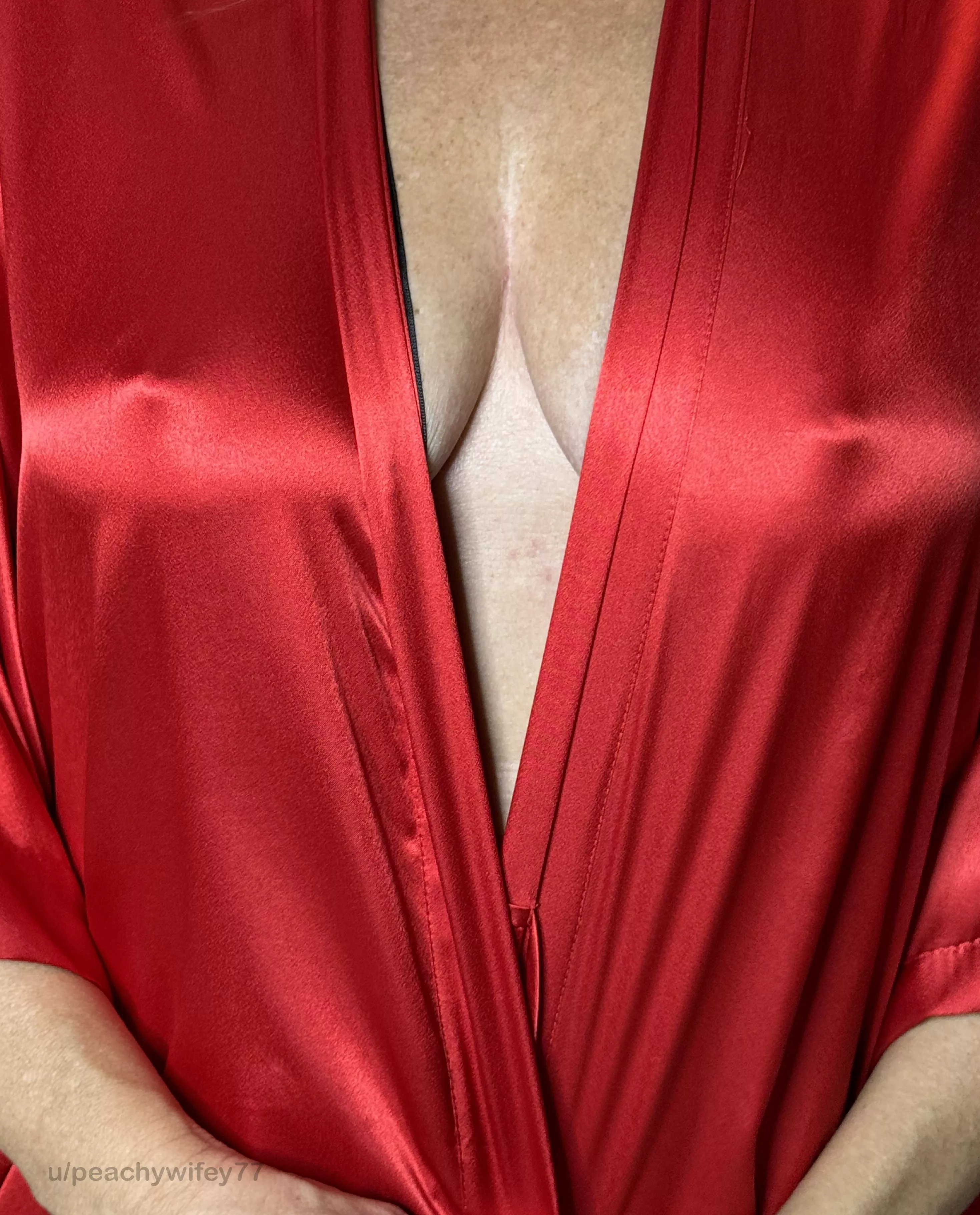 The silky feeling gets my nipples so ripe! 