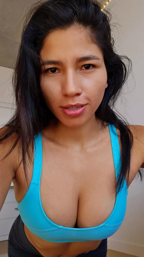 Top provides excellent bust support